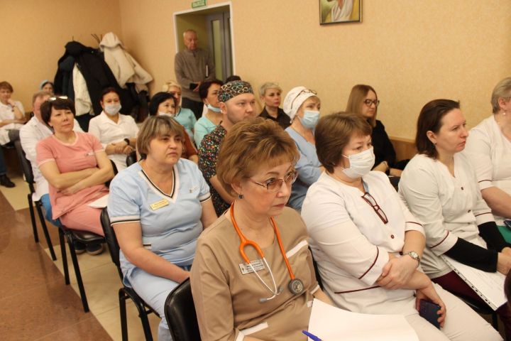 В Лениногорской центральной районной больнице прошло совещание трудового коллектива