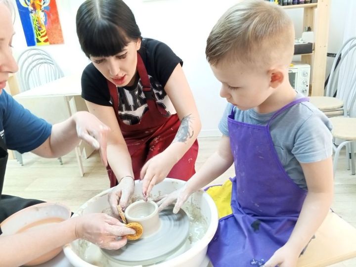 В Лениногорском центре социального обслуживания провели мастер-класс по лепке из глины