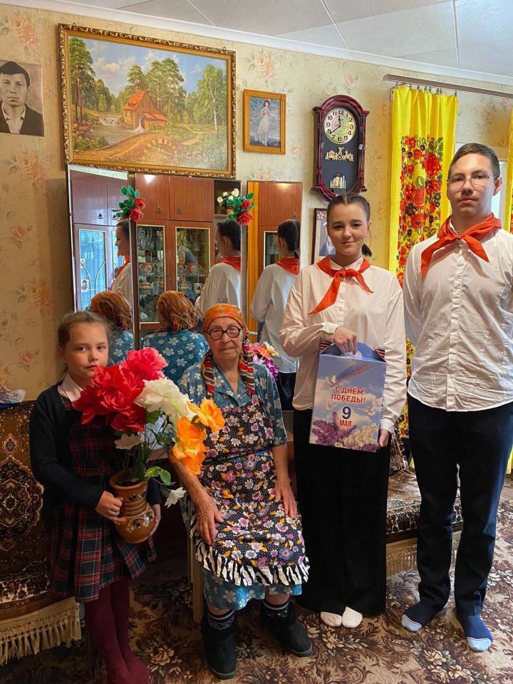 В Лениногорске стартовали праздничные поздравления ветеранов войны и тружеников тыла с наступающим праздником Победы