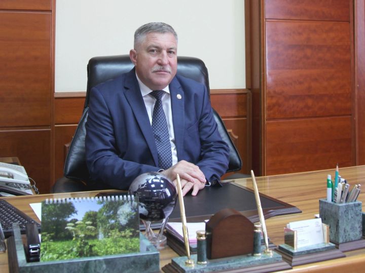Поздравление Главы Лениногорского района, мэра города Рягата Хусаинова с Днем Весны и Труда