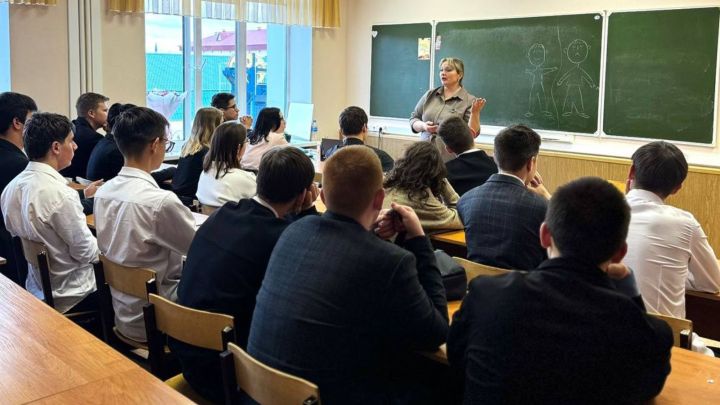 Лениногорским студентам рассказали о вреде наркотических средств