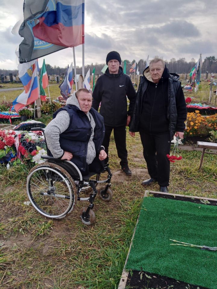 «Офицеры в плен не сдаются», — говорит заместитель командира батальона Юрий Денисов