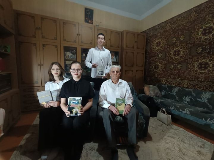 Почетный гражданин Лениногорска и ветеран тыла встретился со студентами техникума