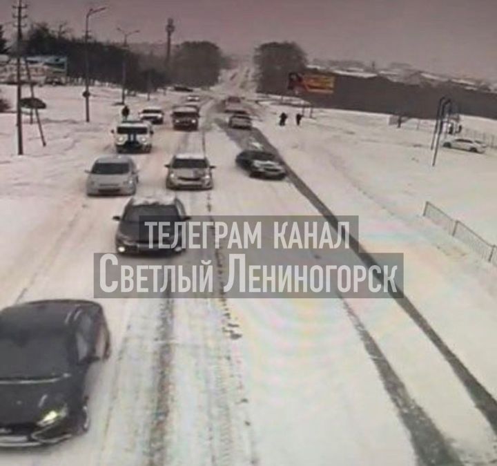 Почему запрещено делать обгон через две сплошные и какие будут последствия?