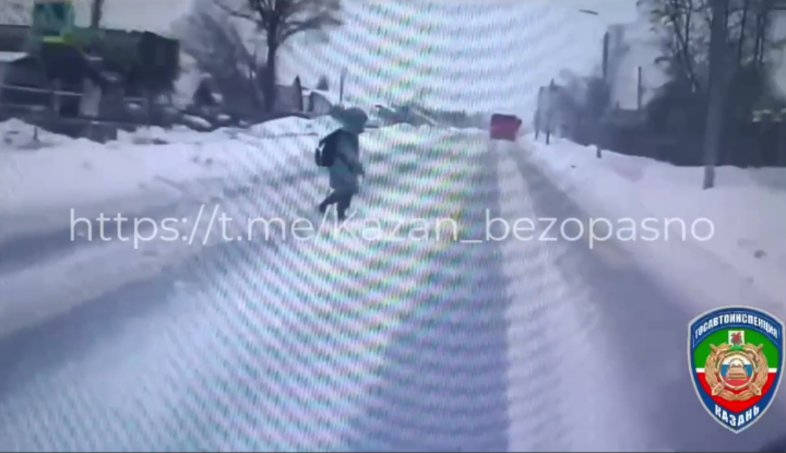 Школьница попала под колеса автобуса в Казани