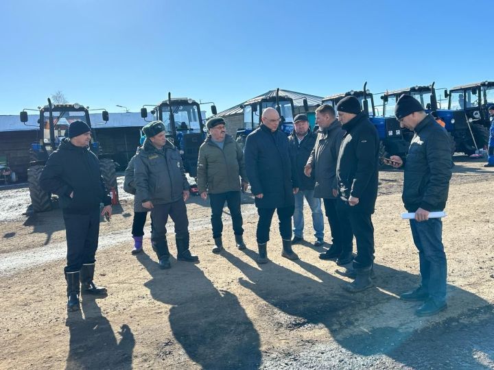 В Лениногорске проверили готовность техники к севу