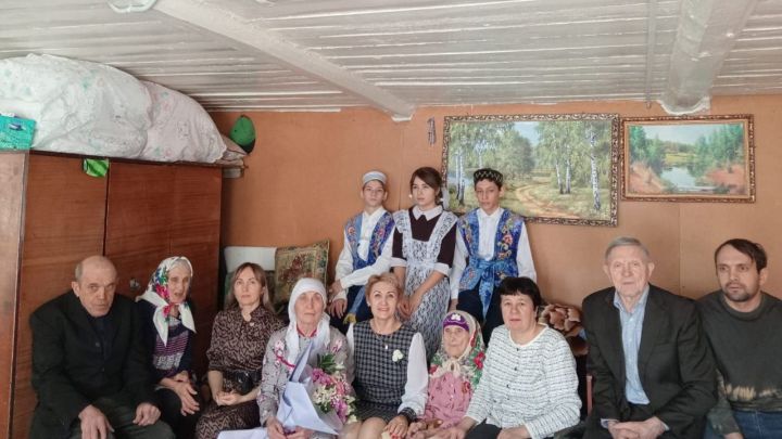 В Лениногорске с вековым юбилеем поздравили Гасиму Гайнутдиновну Авхадееву