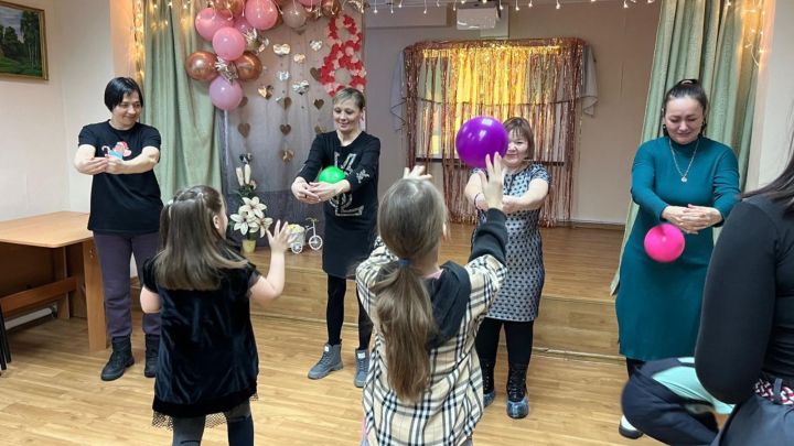 В Лениногорске организовали познавательно-игровую программу «8 Марта — праздник мам»
