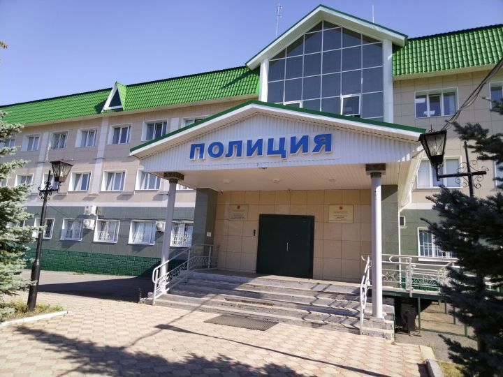 Мошенники угрозами отобрали у семейной пары из Лениногорска больше миллиона рублей и машину