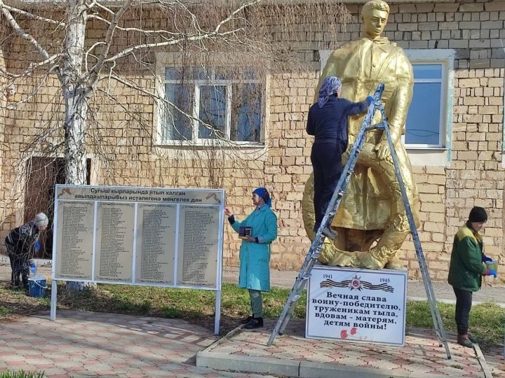 В Лениногорском районе полным ходом идёт благоустройство памятников, посвящённых 80-летию Великой Победы