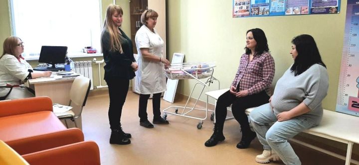 В Лениногорске для будущих мам организовали мастер-классы по уходу за новорожденным