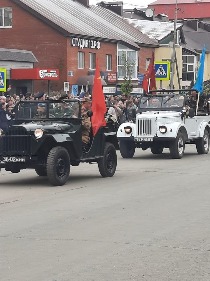Украшением парада в Лениногорске стала раритетная техника