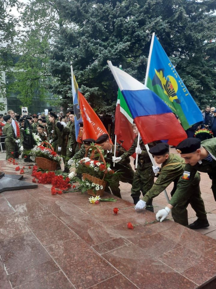 В Лениногорске у монумента «Вечный огонь» прошло возложение цветов и венков