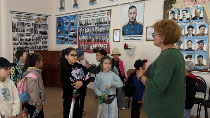 В Лениногорске для детей пришкольного лагеря провели экскурсию в Совет ветеранов