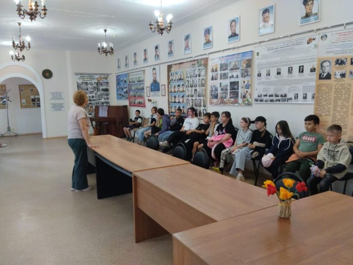 В Лениногорске для детей пришкольного лагеря провели экскурсию в Совет ветеранов