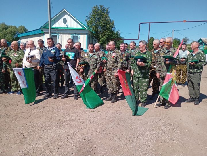 В селе Верхние Чершилы Лениногорского района состоялось торжественное открытие памятника пограничникам