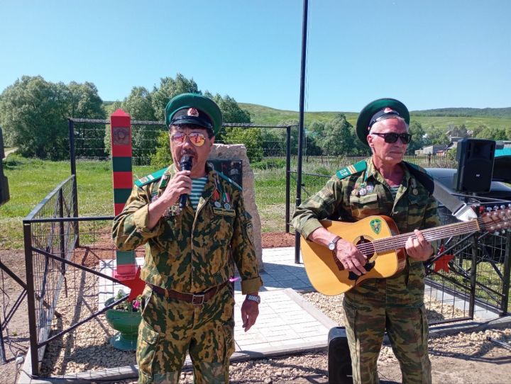 В селе Верхние Чершилы Лениногорского района состоялось торжественное открытие памятника пограничникам