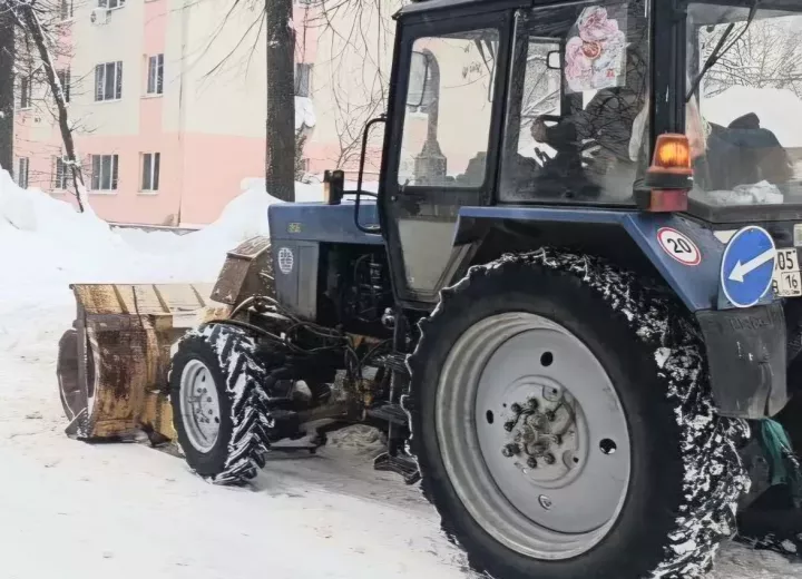 Жители улицы Кошевого в Лениногорске объявили благодарность трактористу и дворникам