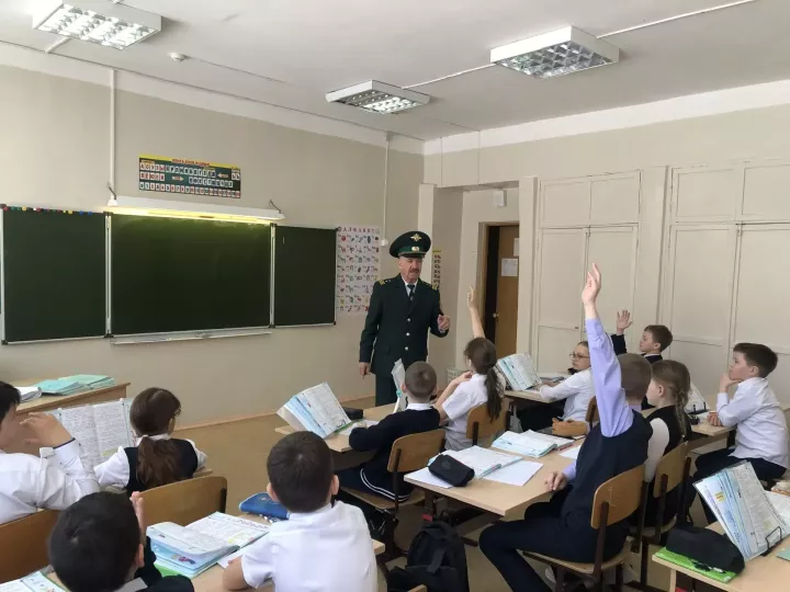 На встрече с лениногорскими школьниками руководитель заказника»Степной» рассказал о редких видах растений и животных