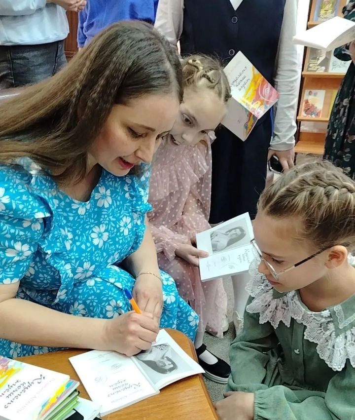 В Лениногорске состоялась встреча с татарской поэтессой, композитором Людмилой Аланлы
