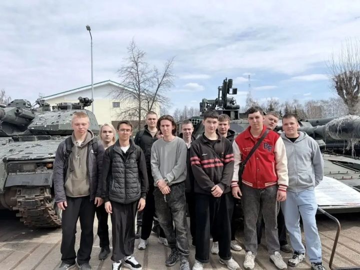 Студенты из Лениногорска побывали в Казанском танковом училище