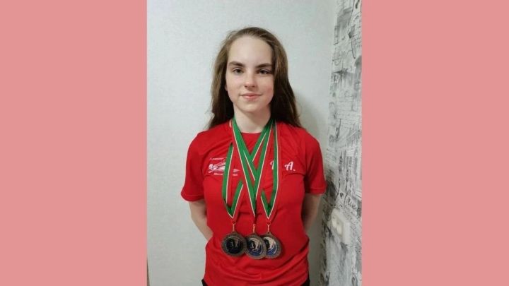 Анастасия Кожевникова из Лениногорска стала звездой турнира на Кубок РТ по плаванию
