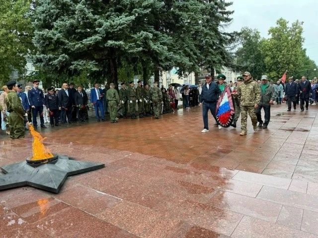 Пограничники Лениногорска и их семьи приняли участие в митинге у Вечного огня
