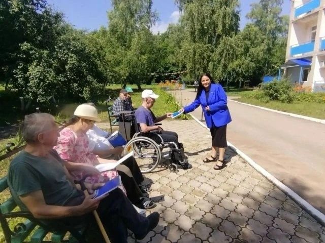 Госавтоинспекция Лениногорска побывала в гостях в доме-интернате для престарелых