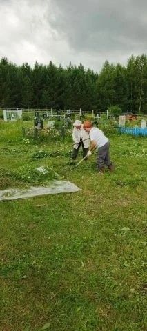 В Лениногорском районе на местных кладбищах сельчане провели субботник
