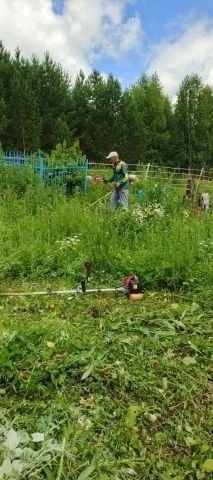 В Лениногорском районе на местных кладбищах сельчане провели субботник