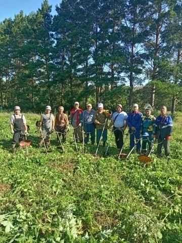 В Лениногорском районе на местных кладбищах сельчане провели субботник