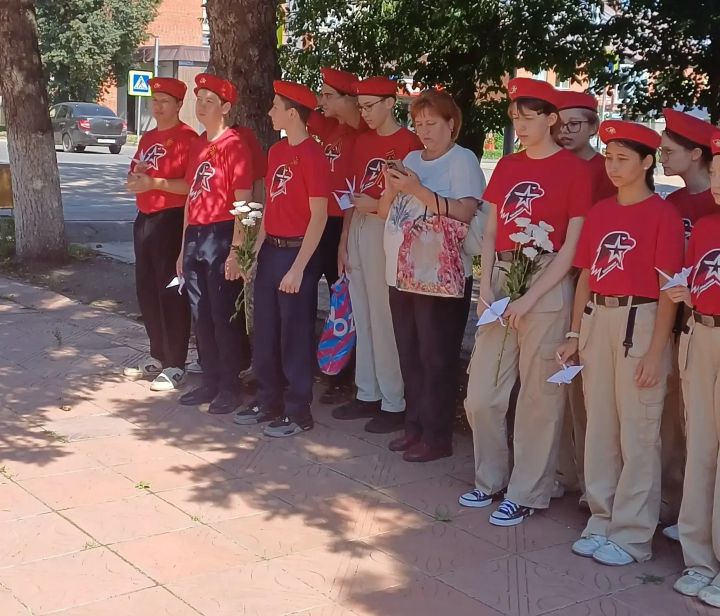 В Лениногорске члены Совета ветеранов провели День памяти детей-жертв войны в Донбассе