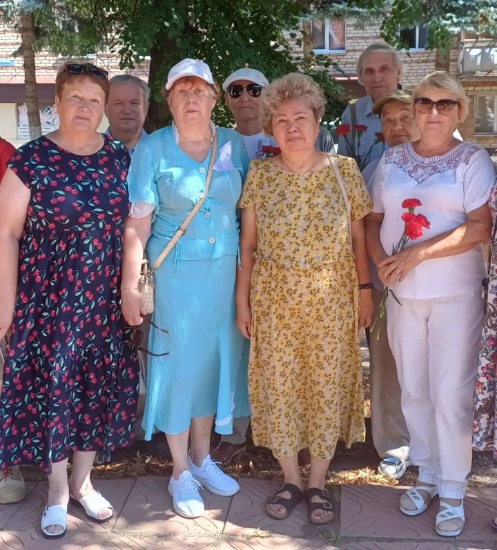 В Лениногорске члены Совета ветеранов провели День памяти детей-жертв войны в Донбассе