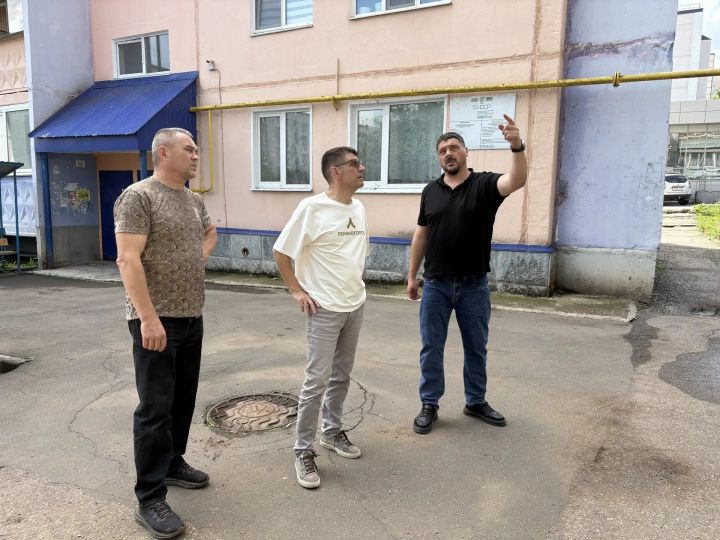 Глава Лениногорского района Марат Гирфанов проверил ход капитального ремонта в домах