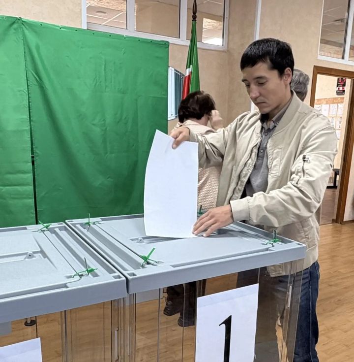 В Лениногорске проголосовал мастер спорта России по боксу, тренер чемпионки России и Европы