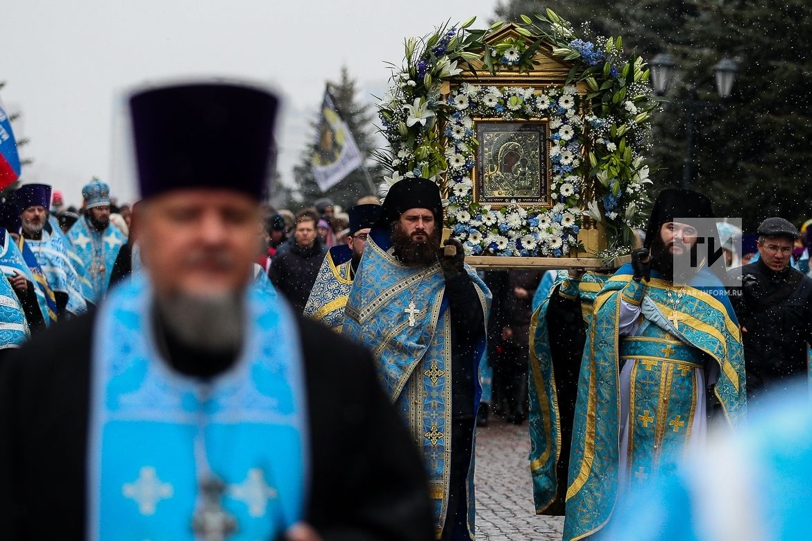 Праздники в ноябре в татарстане. Православный монах крестный ход. Крестный ход 2021. Волжский крестный ход 2021. Крестный ход 2021 Подмосковье.