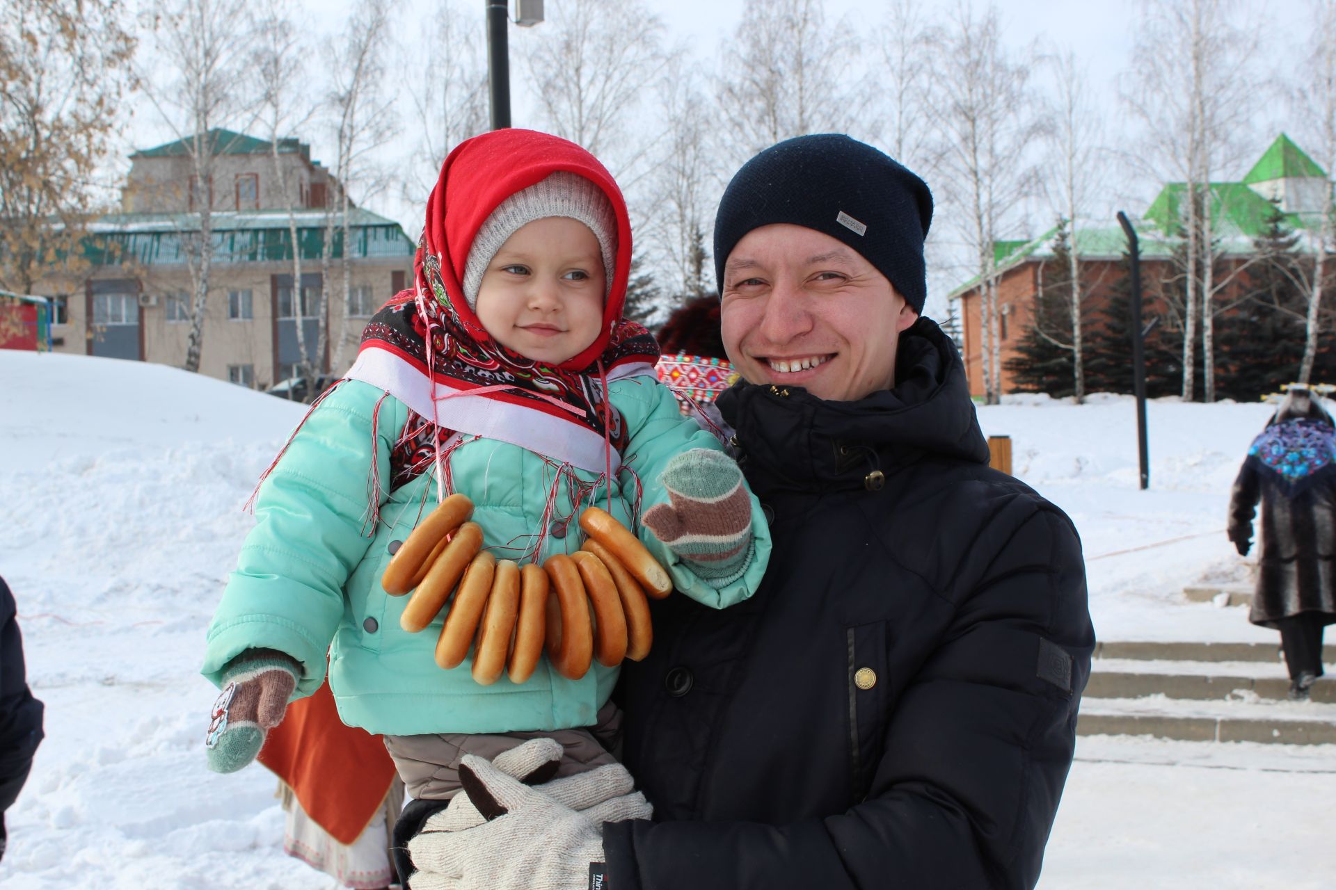 «Прощай Масленица!»: хороводом и песнями проводили Масленицу в Лениногорске.