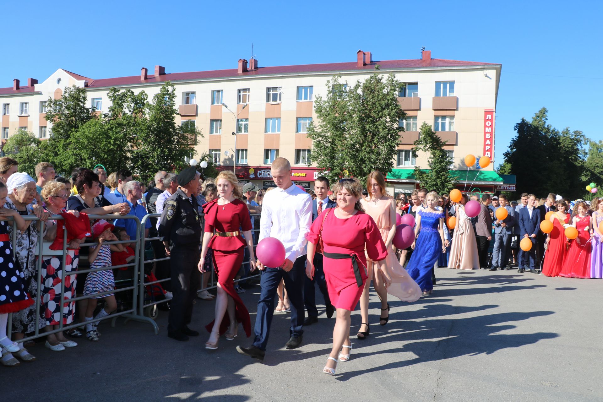 День татарстана лениногорск. Выпускной Лениногорск 2018. Выпускной Лениногорск 2019. Выпускной 2021 школа Лениногорск. Выпускной 2021 Дата в Лениногорске.