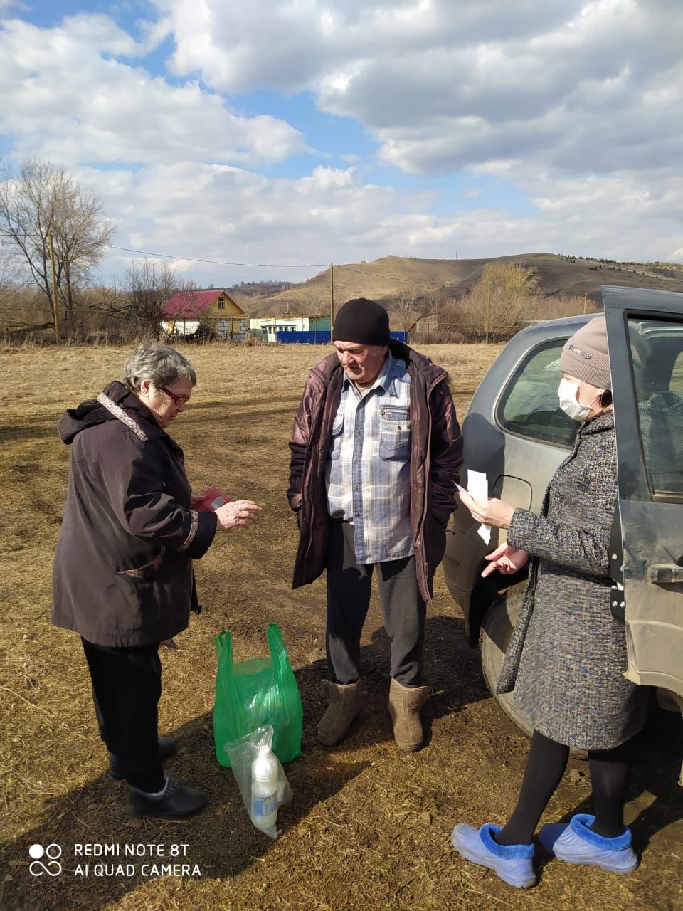 Глава Зайкаратайского поселения Лениногорского района на постоянной основе помогает жителям деревень