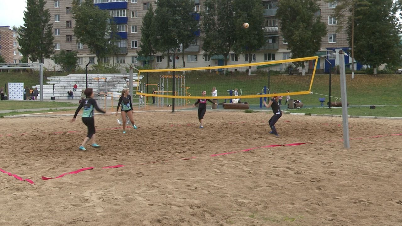 Турнир по пляжному волейболу стал первым в череде мероприятий празднования Дня республики в Лениногорске.