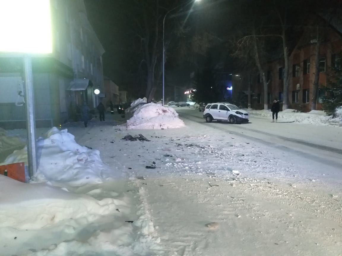 В Лениногорске иномарка улетела на тротуар в результате ДТП