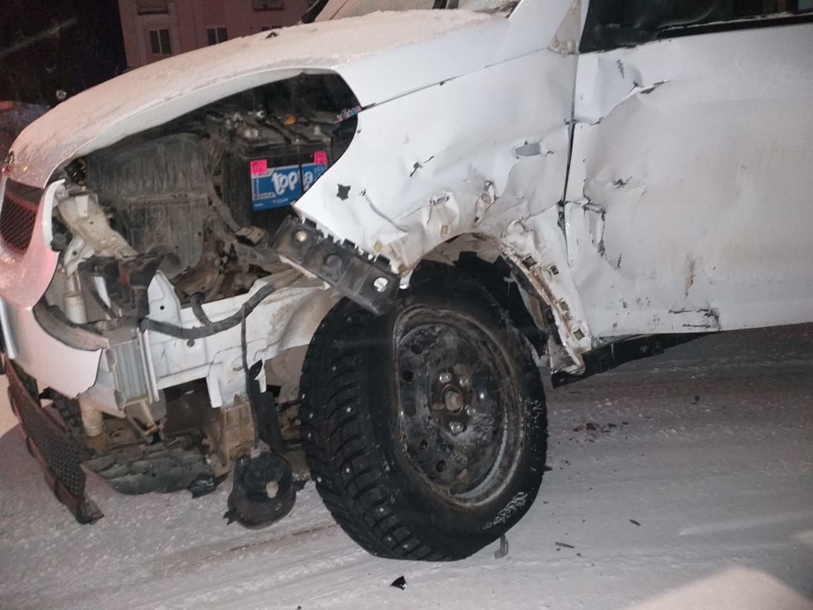 В Лениногорске иномарка улетела на тротуар в результате ДТП