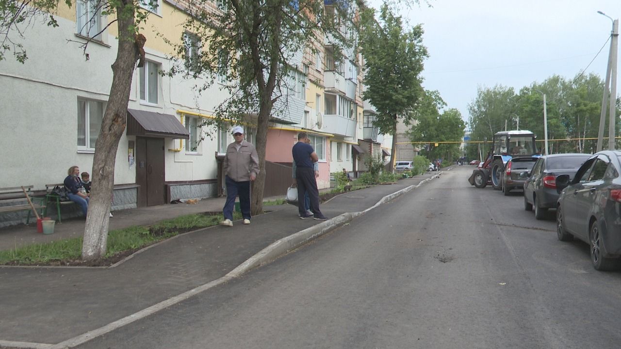 Больше двух месяцев в Лениногорске идут работы по благоустройству дворов