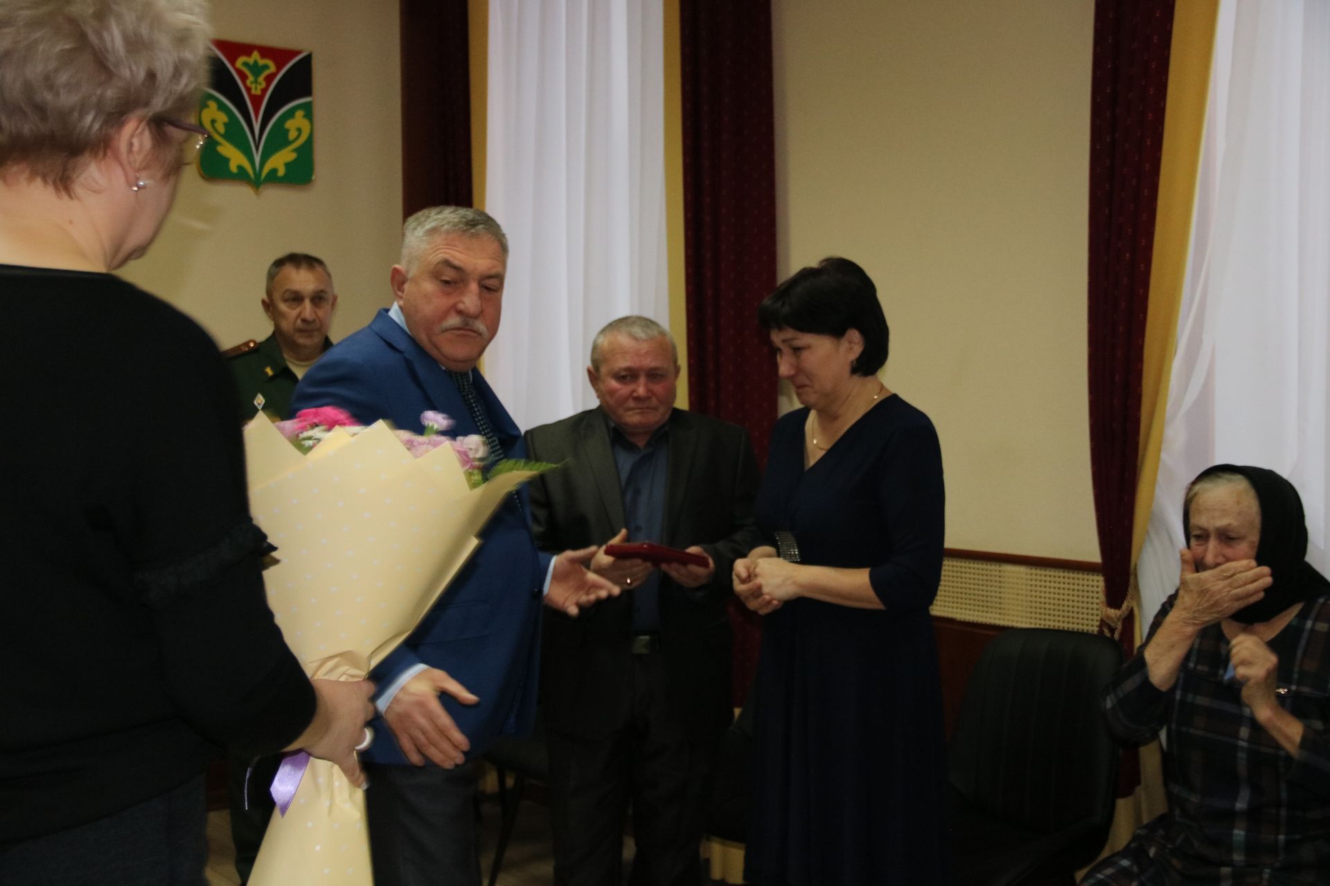 В Лениногорске семьям погибших на Украине бойцов вручили Ордена Мужества