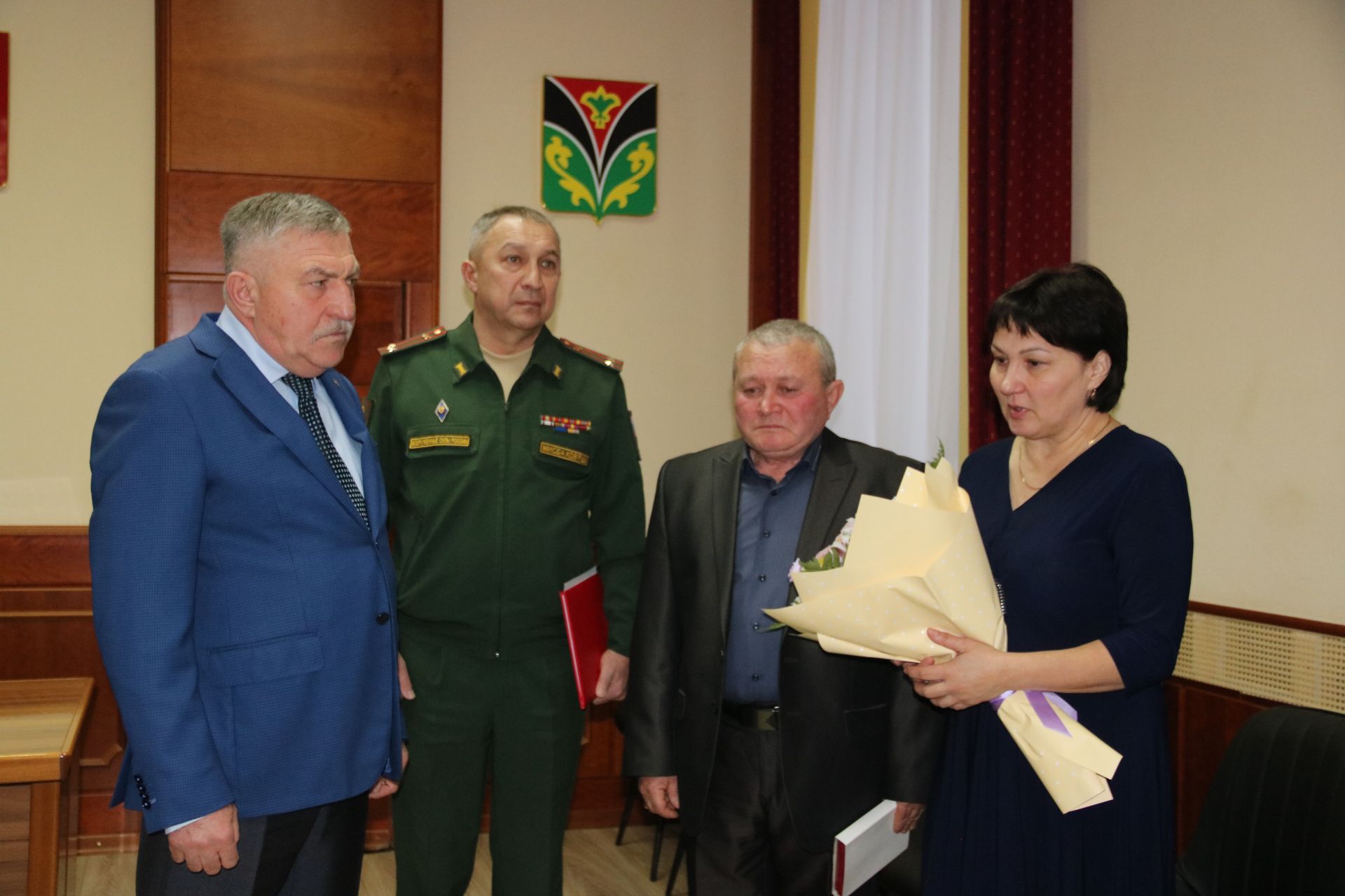 В Лениногорске семьям погибших на Украине бойцов вручили Ордена Мужества