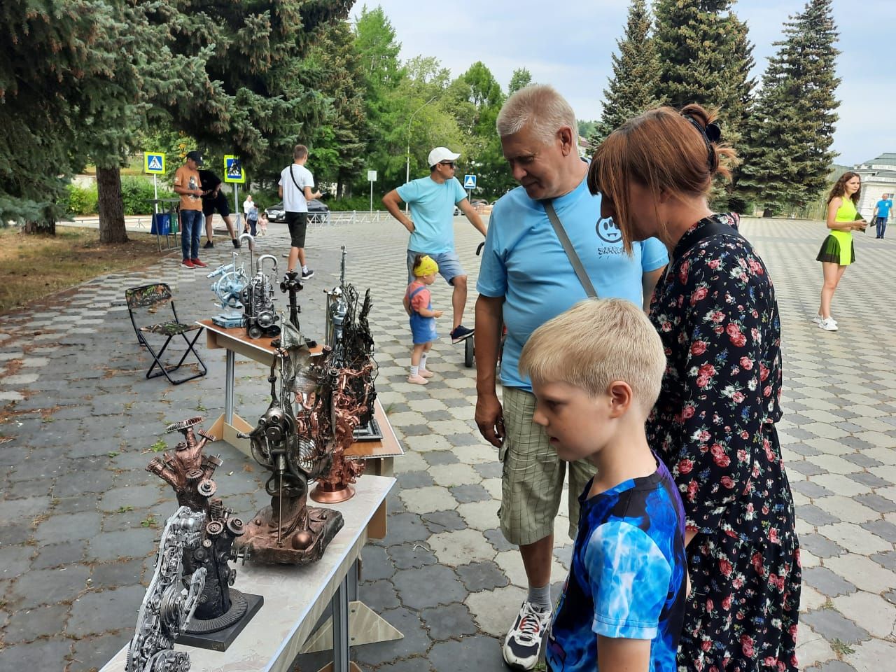 Татарстанский художник создал единственный в мире музей подозрительного искусства