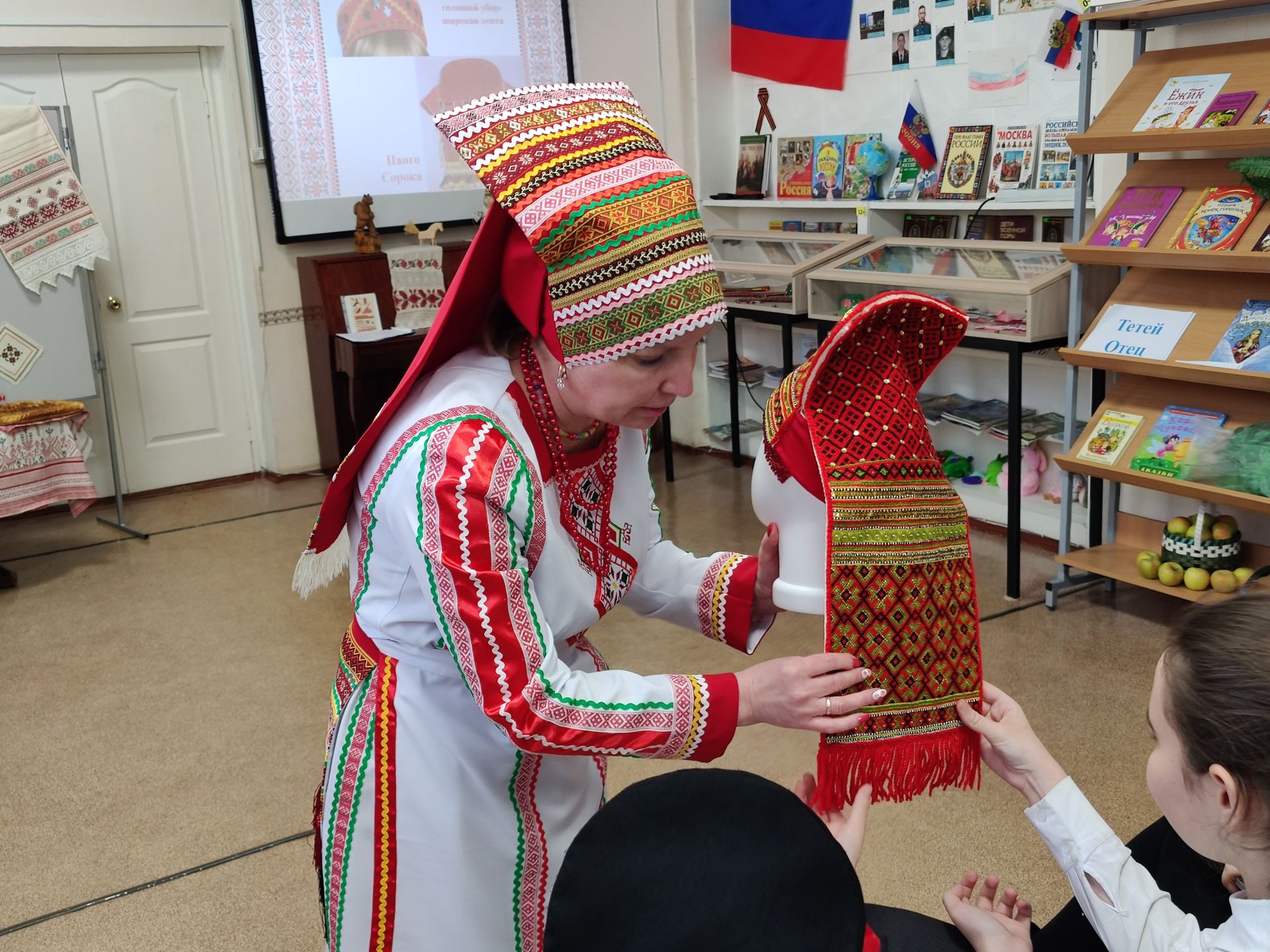 В Лениногорске прошёл познавательный час «Мордовский народ: культура, традиции и обычаи»