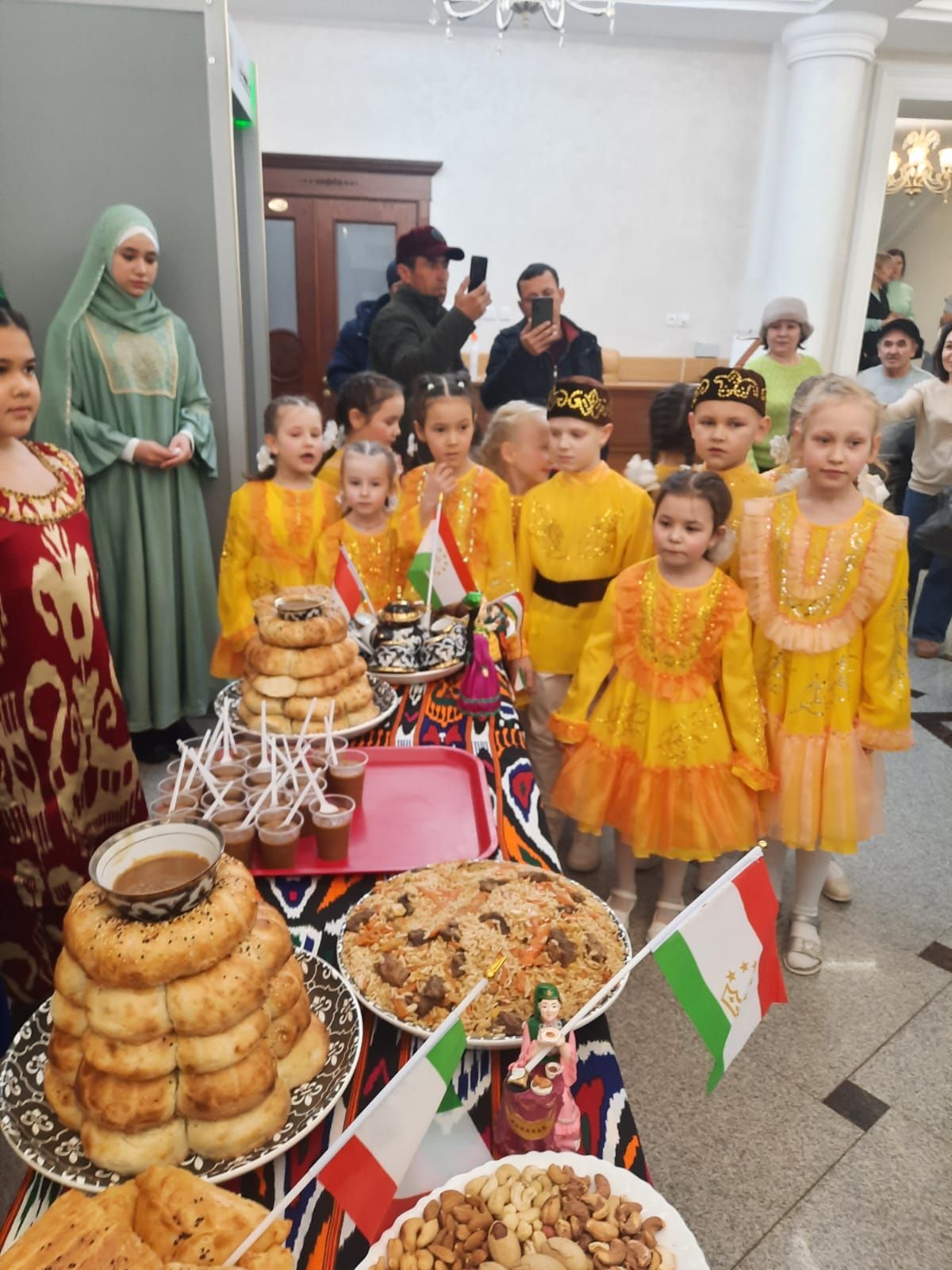 В Лениногорске на празднике Навруз  звучали песни на разных языках, угощали сумаляком