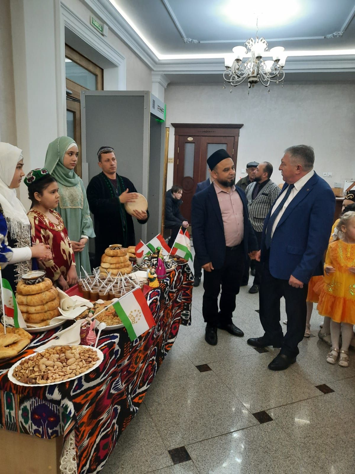В Лениногорске на празднике Навруз  звучали песни на разных языках, угощали сумаляком