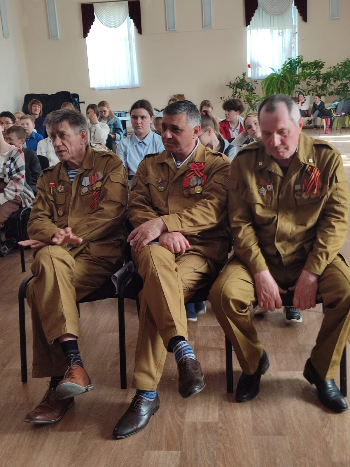 В Лениногорске в канун празднования 78-ой годовщины Великой Победы в одной из школ прошла встреча учеников с участниками боевых действий